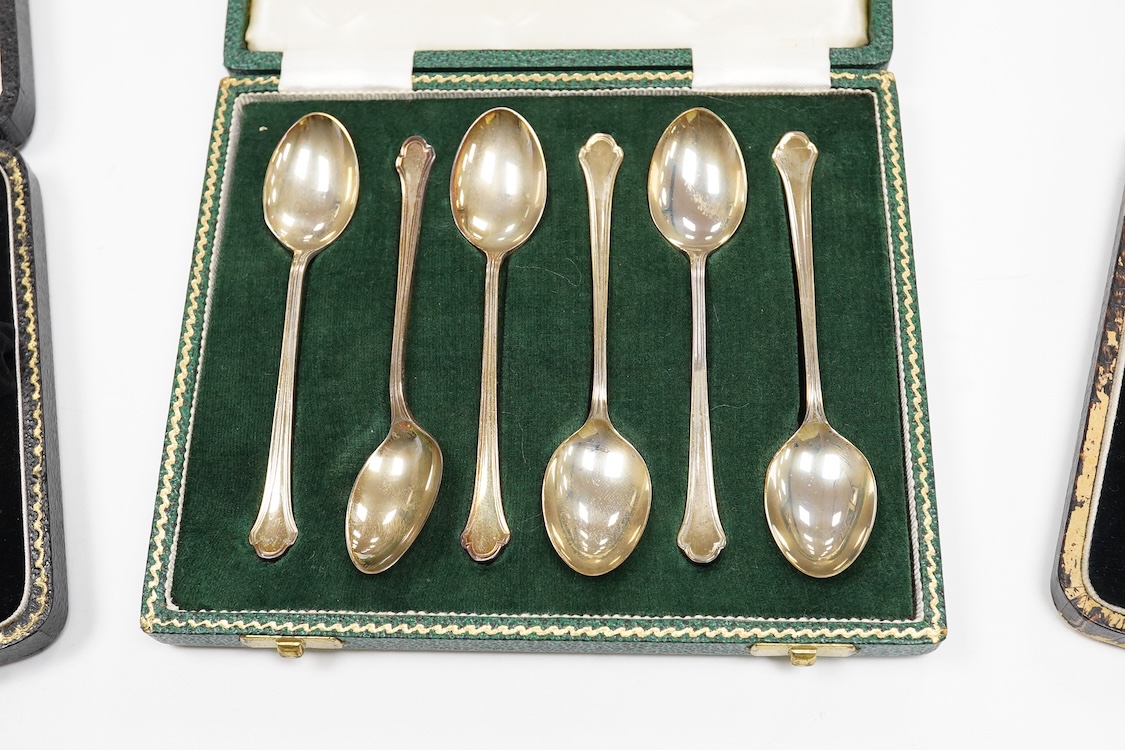 A collection of silver and white metal to include a 19th century Indian dressing table pot and cover chased with flowers, a three piece silver condiment set by Mappin and Webb with associated condiment spoon, three cased